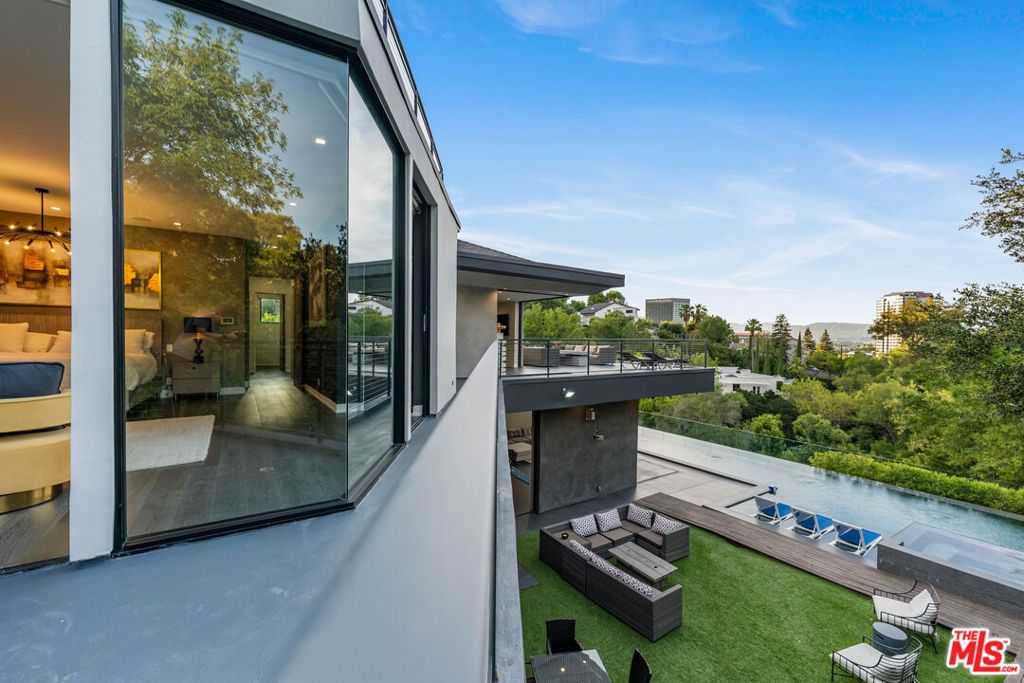 Image 43 of property listing at 3712 Broadlawn Drive, Los Angeles, CA 90068