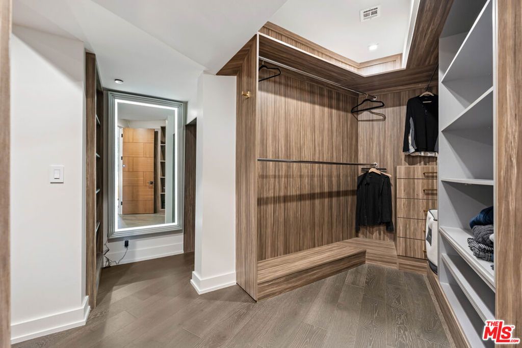 Image 48 of property listing at 3712 Broadlawn Drive, Los Angeles, CA 90068