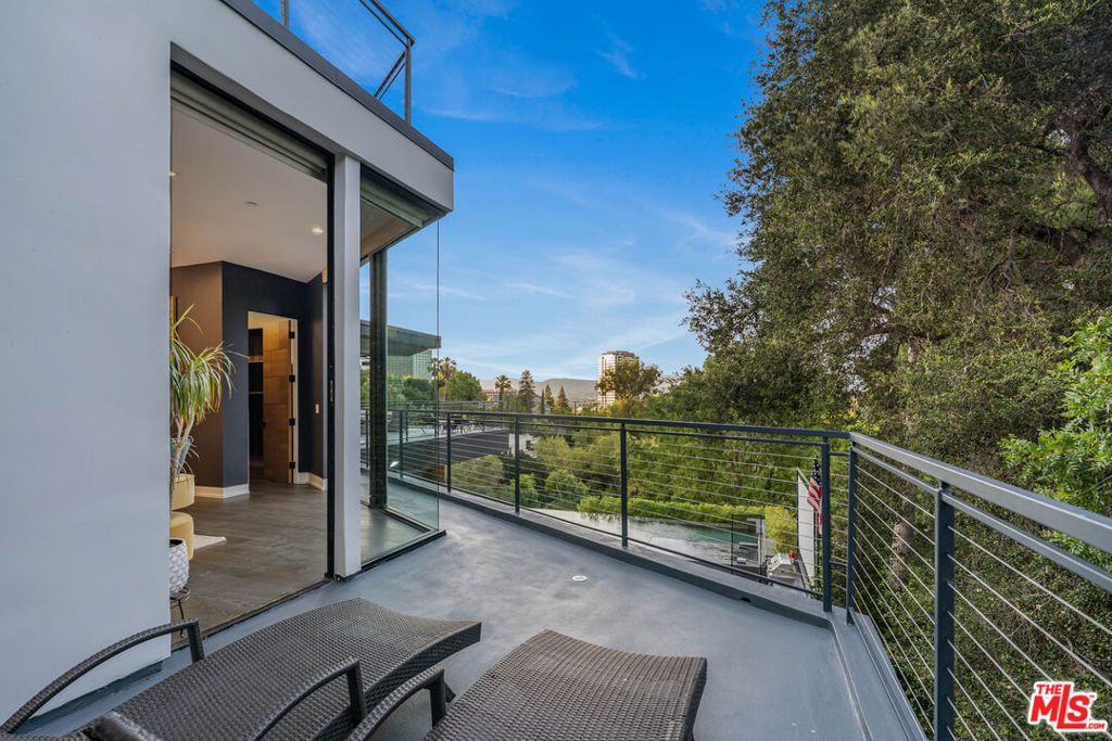 Image 52 of property listing at 3712 Broadlawn Drive, Los Angeles, CA 90068