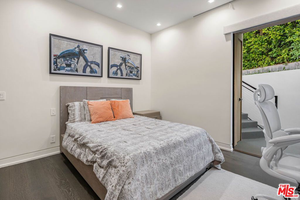 Image 53 of property listing at 3712 Broadlawn Drive, Los Angeles, CA 90068