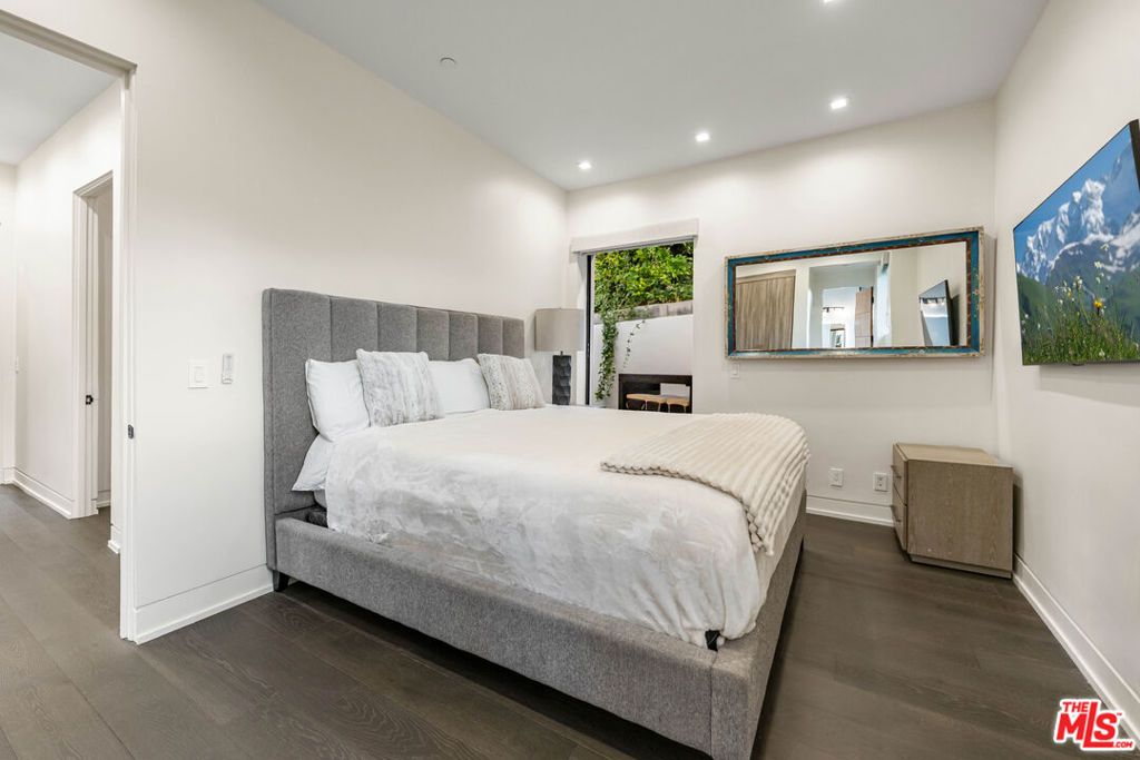 Image 55 of property listing at 3712 Broadlawn Drive, Los Angeles, CA 90068