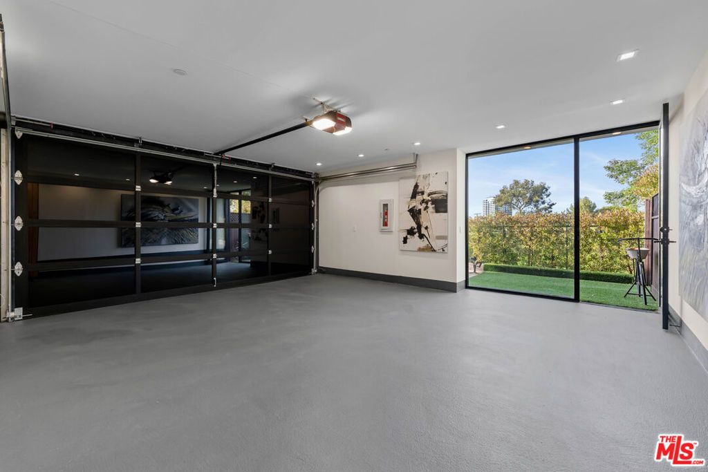 Image 57 of property listing at 3712 Broadlawn Drive, Los Angeles, CA 90068