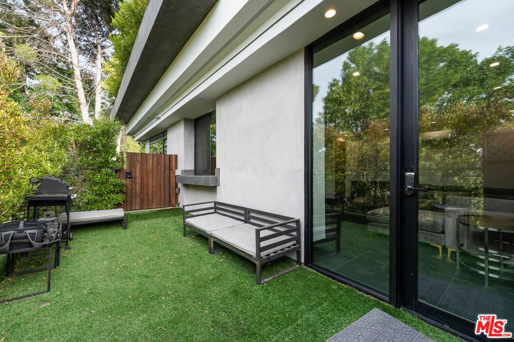 Image 58 of property listing at 3712 Broadlawn Drive, Los Angeles, CA 90068