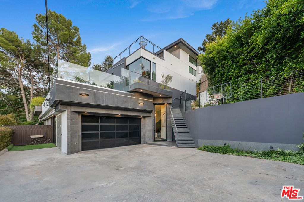 Image 70 of property listing at 3712 Broadlawn Drive, Los Angeles, CA 90068