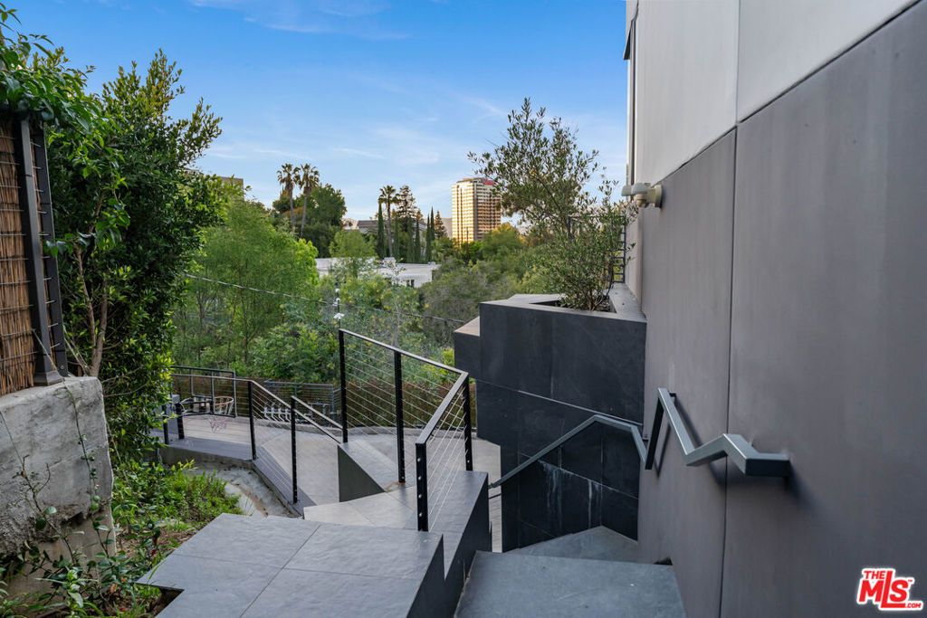 Image 71 of property listing at 3712 Broadlawn Drive, Los Angeles, CA 90068