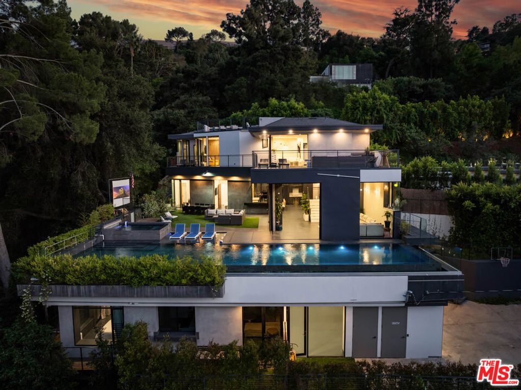 Image 73 of property listing at 3712 Broadlawn Drive, Los Angeles, CA 90068