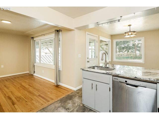 11586 Se POWELL Ct, Portland, OR 97266