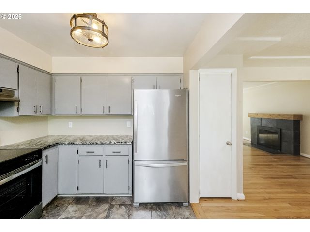 11586 Se POWELL Ct, Portland, OR 97266