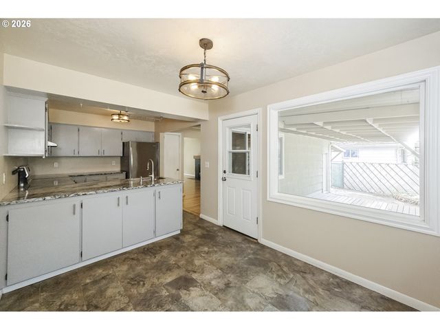 11586 Se POWELL Ct, Portland, OR 97266