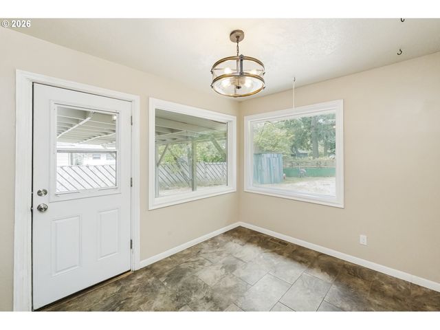 11586 Se POWELL Ct, Portland, OR 97266