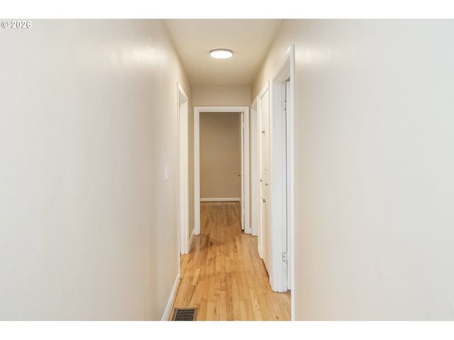 11586 Se POWELL Ct, Portland, OR 97266