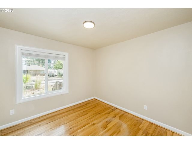 11586 Se POWELL Ct, Portland, OR 97266