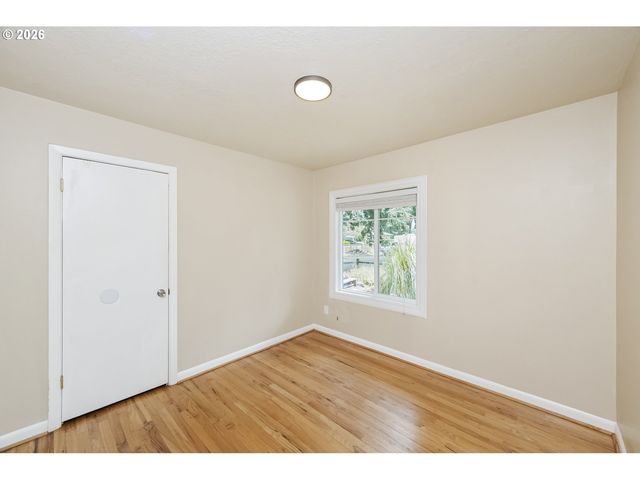 11586 Se POWELL Ct, Portland, OR 97266
