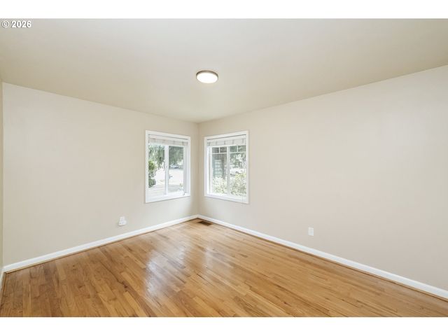 11586 Se POWELL Ct, Portland, OR 97266