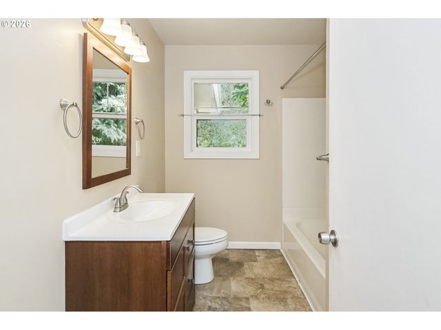 11586 Se POWELL Ct, Portland, OR 97266