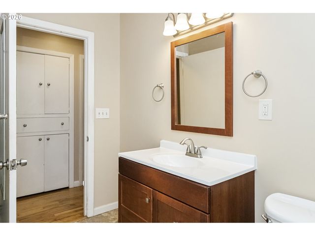 11586 Se POWELL Ct, Portland, OR 97266
