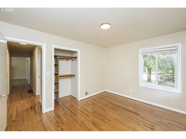 11586 Se POWELL Ct, Portland, OR 97266