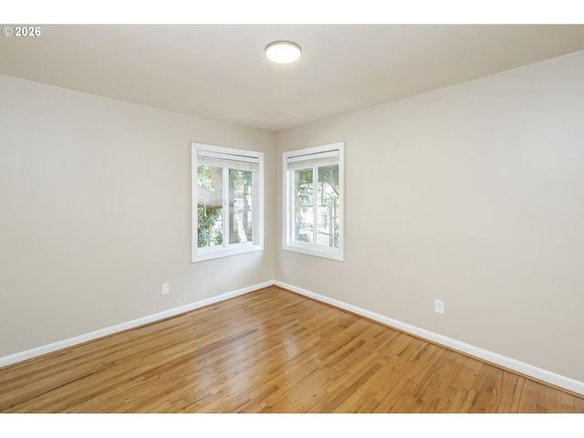 11586 Se POWELL Ct, Portland, OR 97266