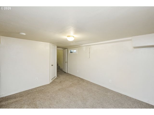 11586 Se POWELL Ct, Portland, OR 97266