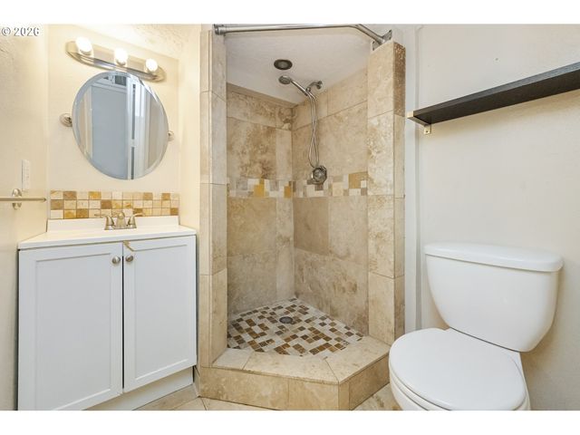 11586 Se POWELL Ct, Portland, OR 97266