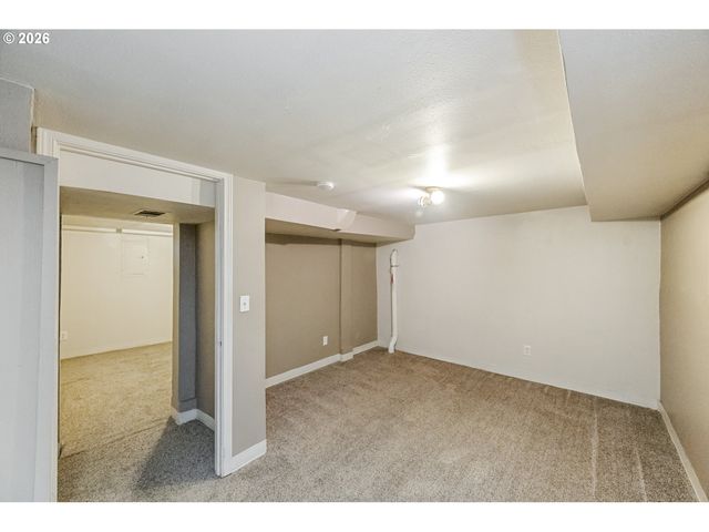 11586 Se POWELL Ct, Portland, OR 97266