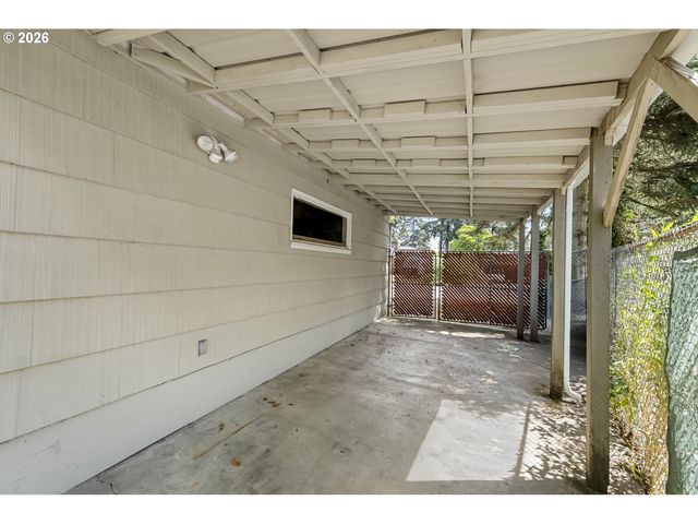 11586 Se POWELL Ct, Portland, OR 97266