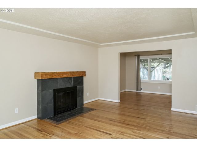 11586 Se POWELL Ct, Portland, OR 97266