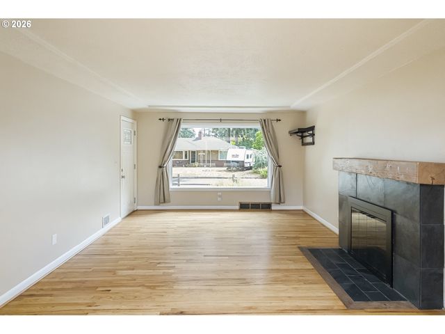 11586 Se POWELL Ct, Portland, OR 97266