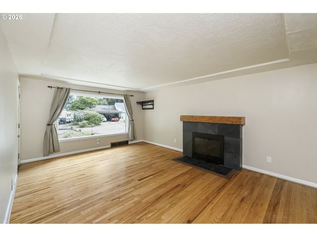 11586 Se POWELL Ct, Portland, OR 97266