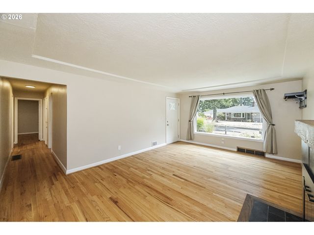 11586 Se POWELL Ct, Portland, OR 97266