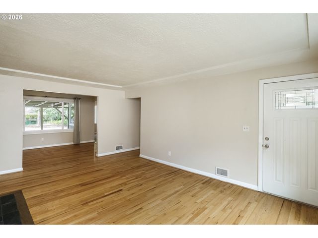 11586 Se POWELL Ct, Portland, OR 97266