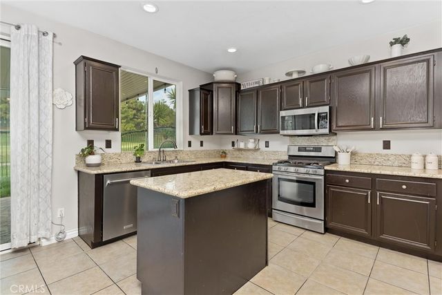 33413 Wallace Way, Yucaipa, CA 92399