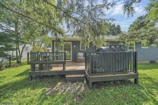 113 Carol Dr, Hackettstown Town, NJ 07840