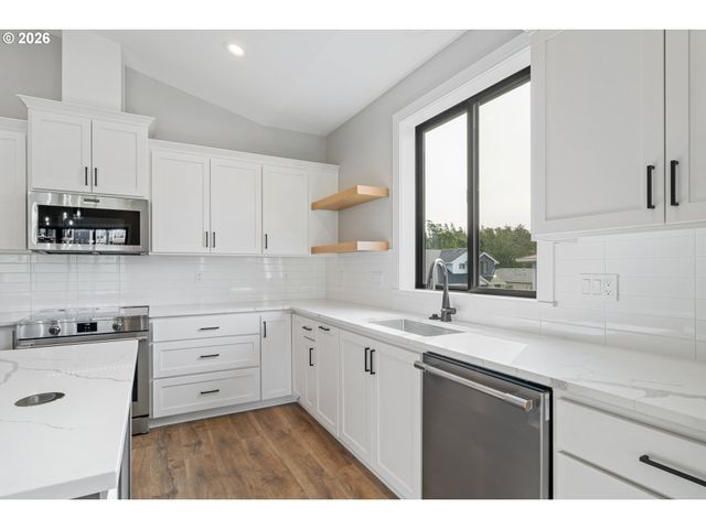 551 MEADOWS Dr, Manzanita, OR 97130