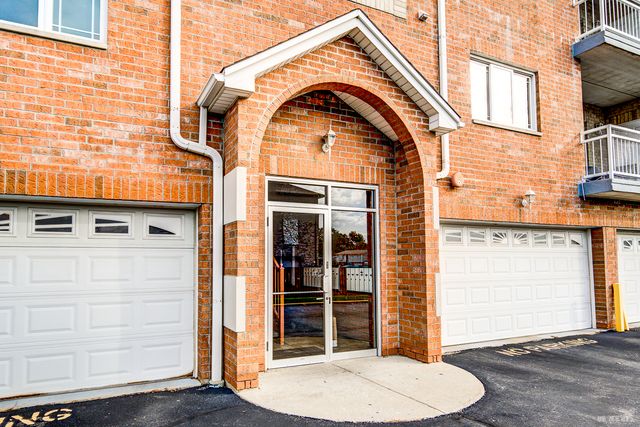 6600 W 87th Street 3SW, Burbank, IL 60459