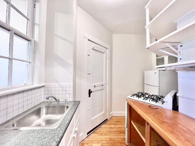 21 Chauncy 36, Cambridge, MA 02138