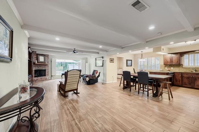 1200 Plantation Drive, Dickinson, TX 77539