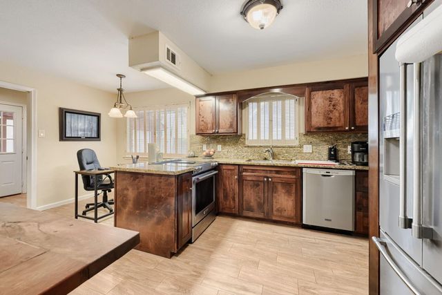 1200 Plantation Drive, Dickinson, TX 77539