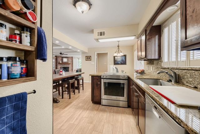 1200 Plantation Drive, Dickinson, TX 77539