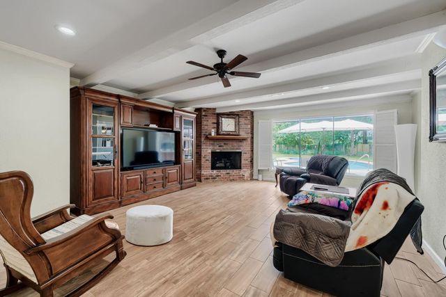 1200 Plantation Drive, Dickinson, TX 77539