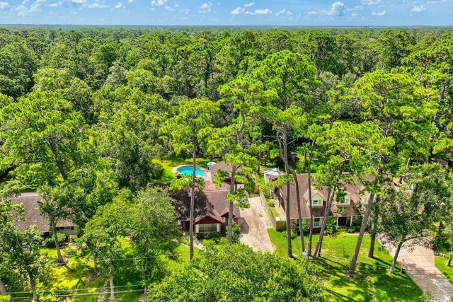 1200 Plantation Drive, Dickinson, TX 77539