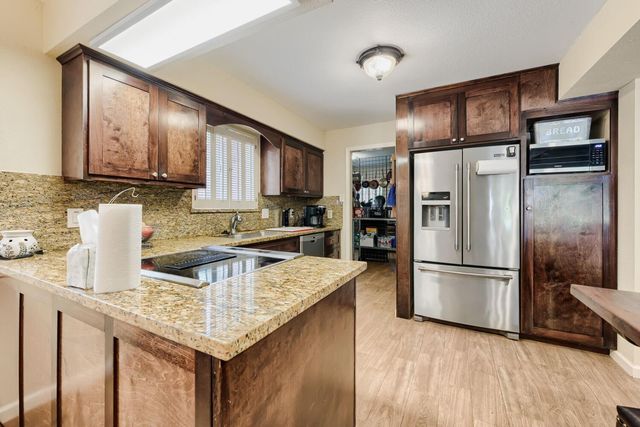 1200 Plantation Drive, Dickinson, TX 77539