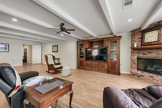 1200 Plantation Drive, Dickinson, TX 77539