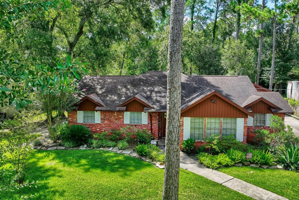 1200 Plantation Drive, Dickinson, TX 77539