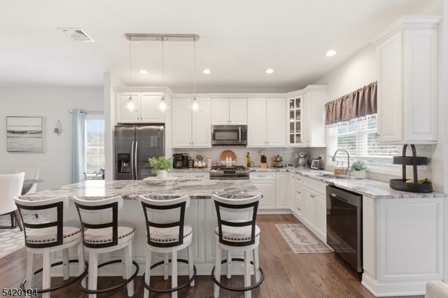 2 Bluffs Ct, Hamburg Boro, NJ 07419