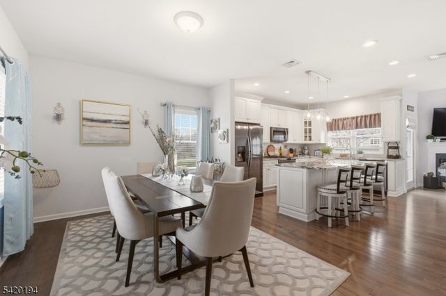 2 Bluffs Ct, Hamburg Boro, NJ 07419