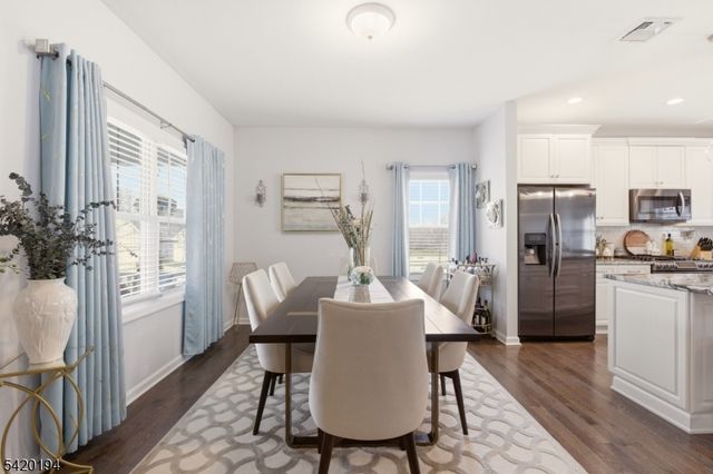 2 Bluffs Ct, Hamburg Boro, NJ 07419