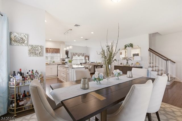 2 Bluffs Ct, Hamburg Boro, NJ 07419