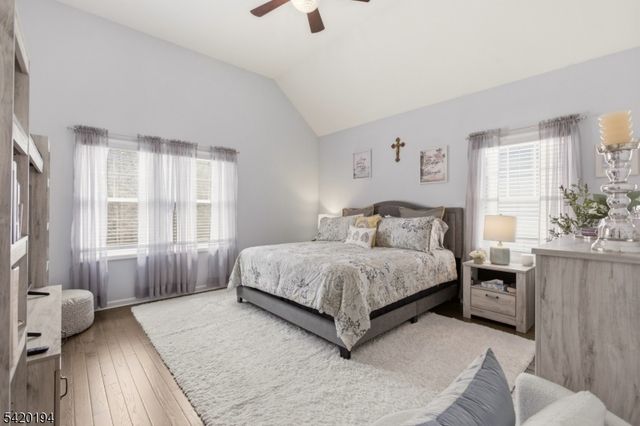 2 Bluffs Ct, Hamburg Boro, NJ 07419