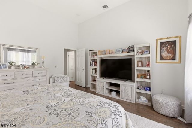 2 Bluffs Ct, Hamburg Boro, NJ 07419